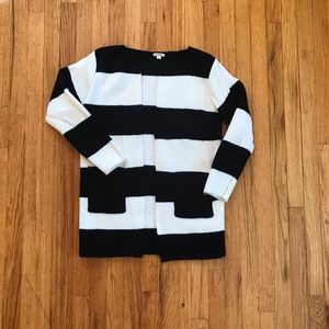 Black and White thick Timing size Medium Sweater